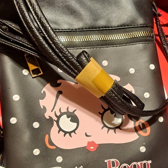 Betty Boop Crossbody Bag - Picture 4 of 6